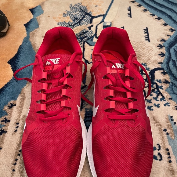 Men’s Nike Running Shoe worn once. - Picture 2 of 2